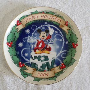 Disney's Christmas porcelain plate Through the Years Collection 2004